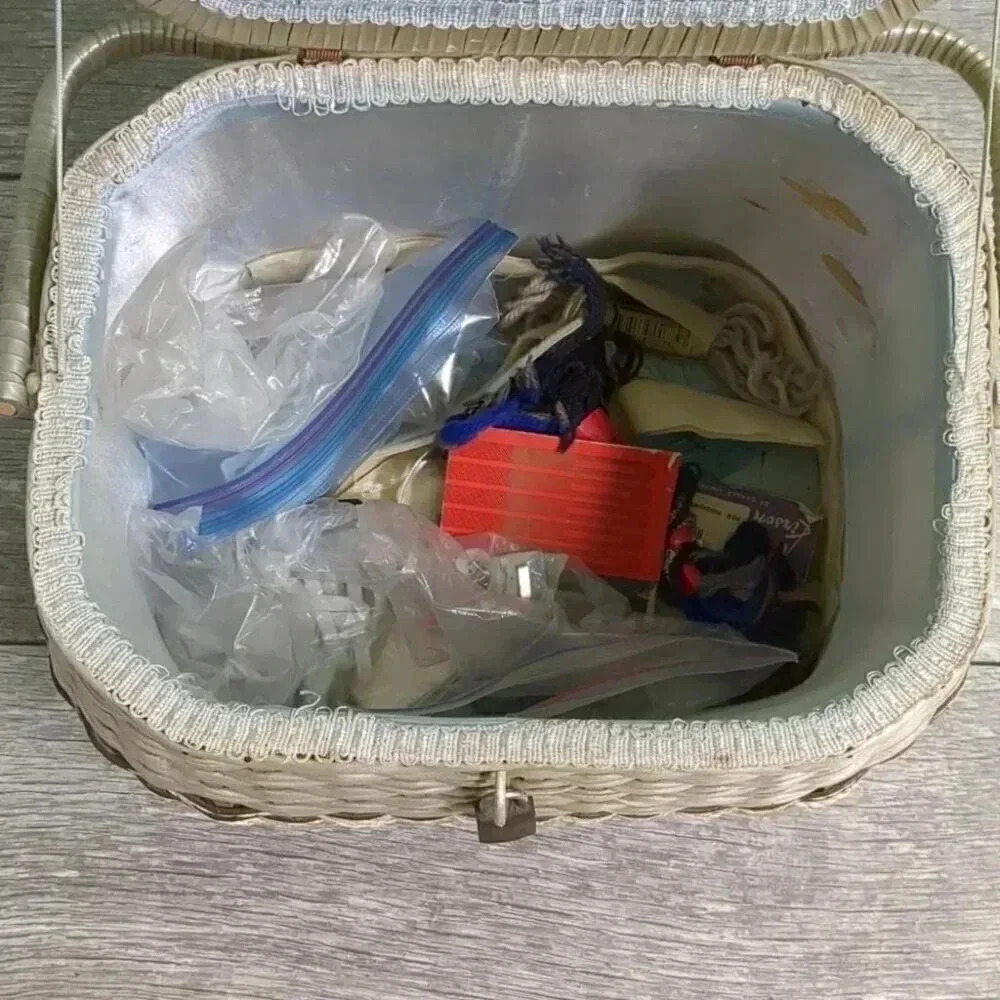 ✨HOST PICK🎉Mid Century sewing basket - Picture 4 of 8
